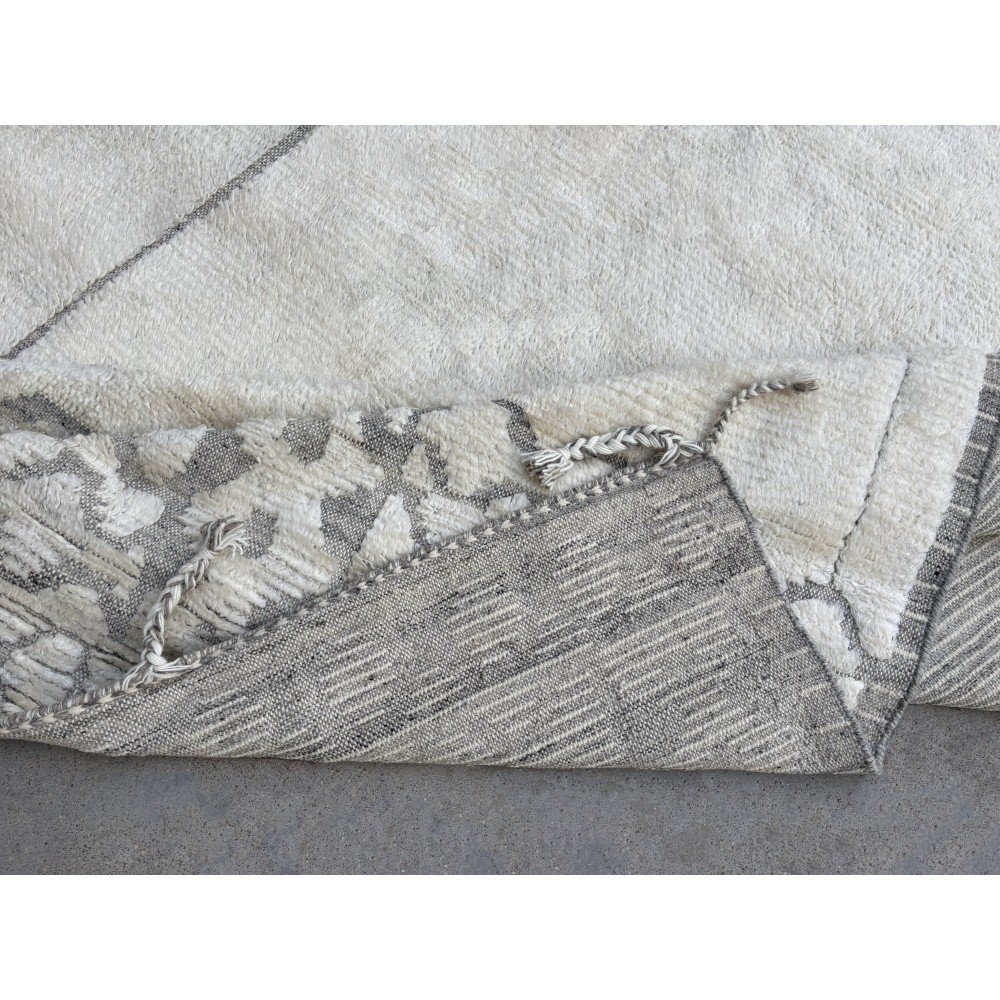 Modern Moroccan Design Berber Rug. 100% Wool. Beni Ourain Carpet
