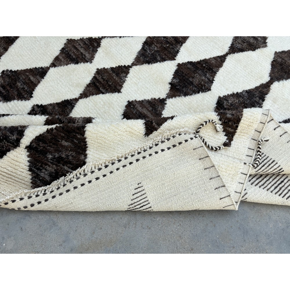 Modern Handmade Moroccan Design Rug. 100% Wool