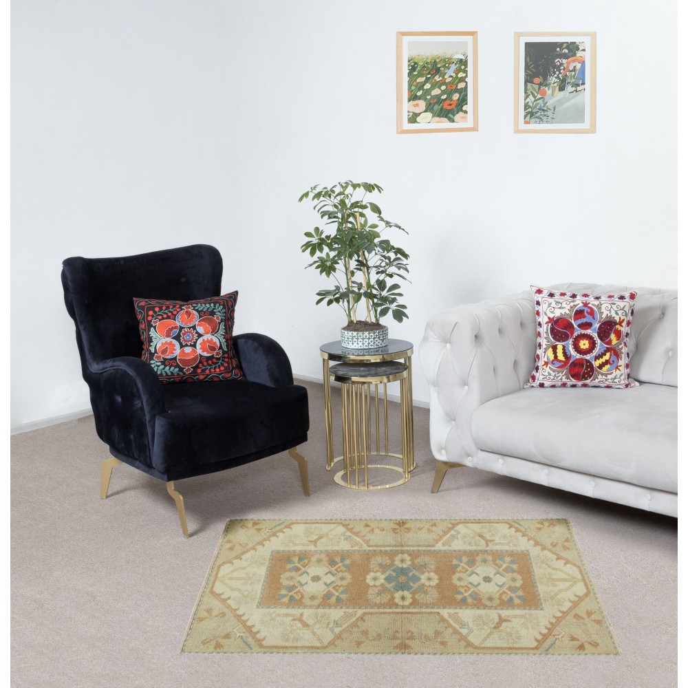 Vintage Handmade Milas (Melas) Accent Rug Made of 100% Wool
