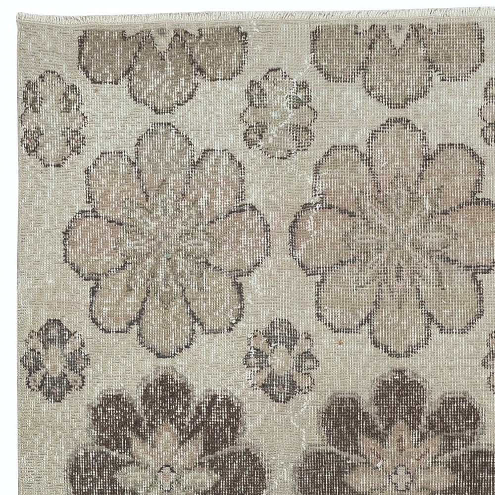 Vintage Handmade Beige Turkish Accent Rug with Floral Design