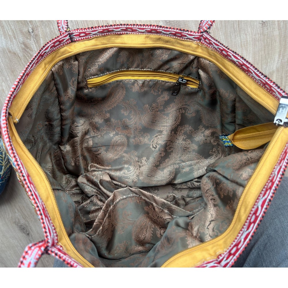 100% Silk Hand Embroidered Bag. Brand New Modern Handbag. Handmade Purse