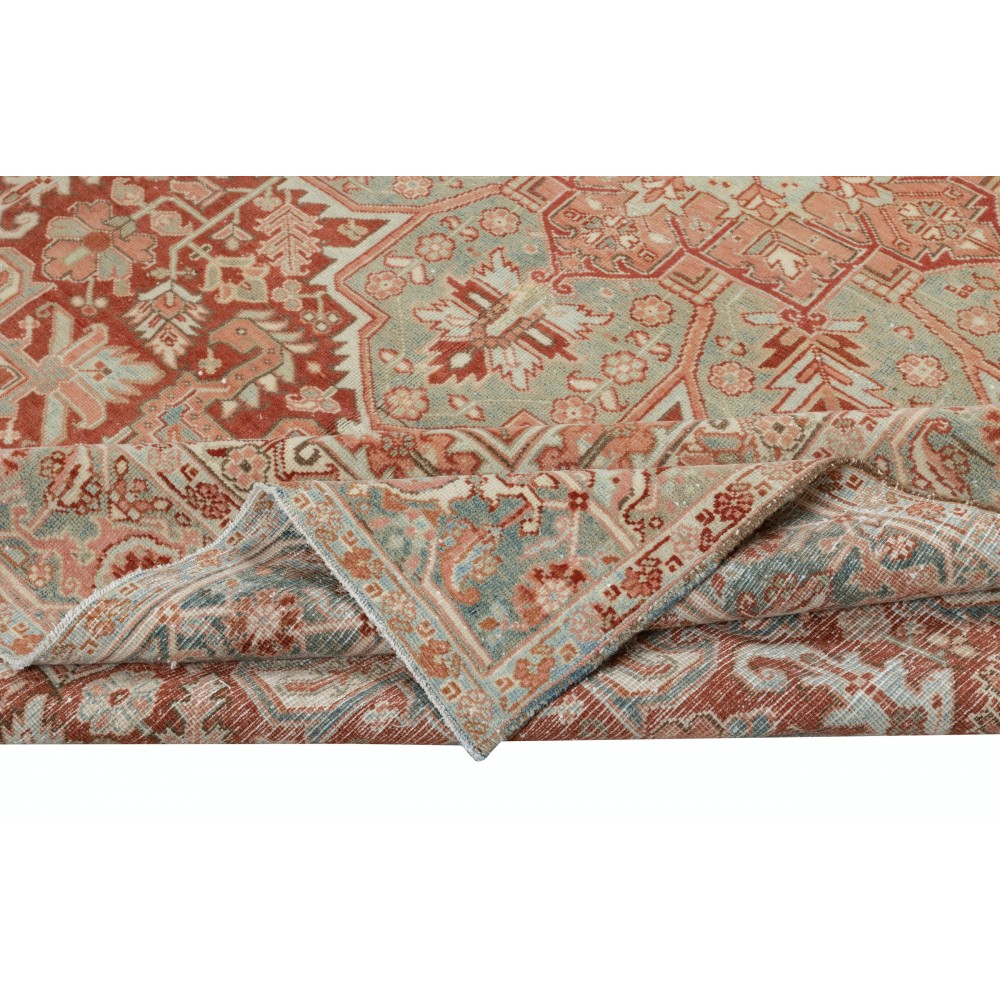 Antique Persian Heriz Rug. 100% Wool