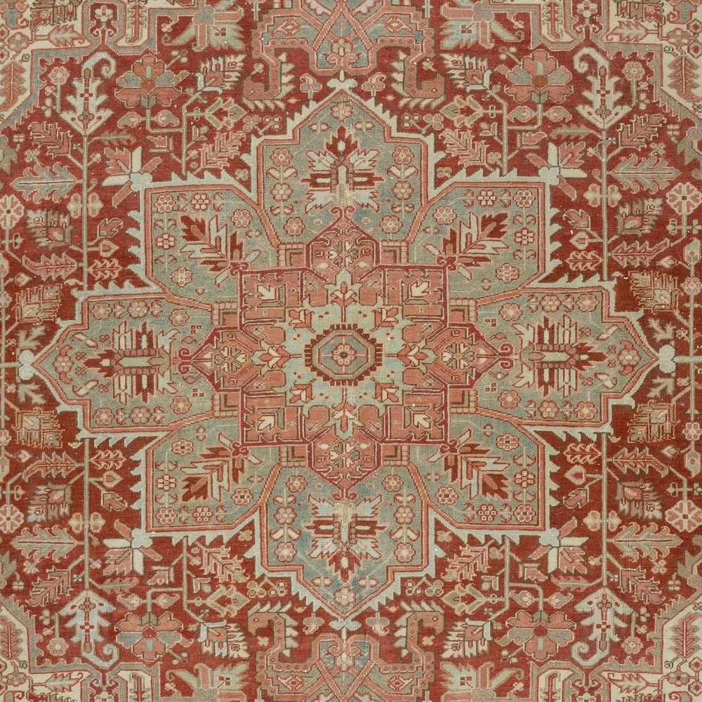 Antique Persian Heriz Rug. 100% Wool