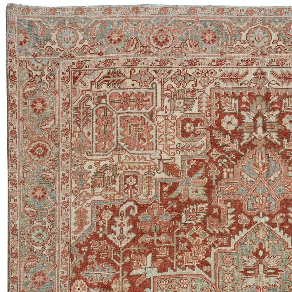 Antique Persian Heriz Rug. 100% Wool