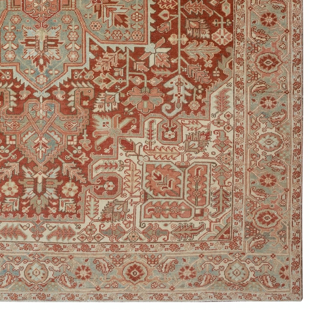 Antique Persian Heriz Rug. 100% Wool