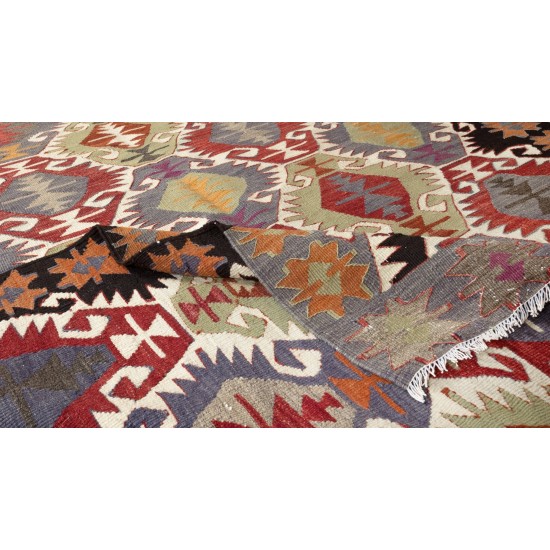 20st Century Colorful Hand-Woven Wool Kilim Rug From Central Anatolia, Turkey 20st Century Colorful Hand-Woven Wool Kilim Rug From Central Anatolia, Turkey