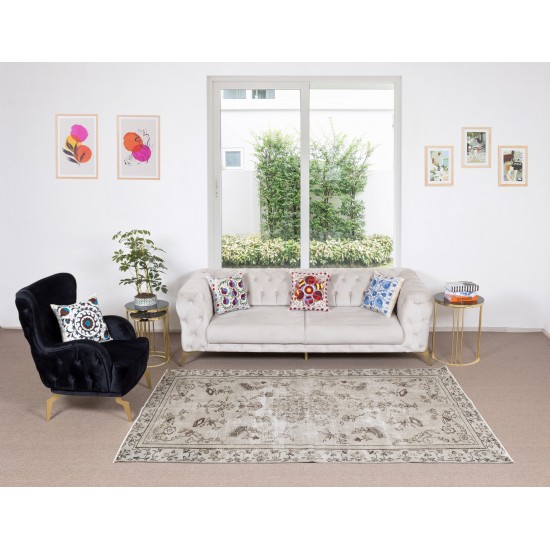 Floral Pattern Vintage Turkish Area Rug Over-Dyed in Gray, Hand-Knotted Modern Carpet Floral Pattern Vintage Turkish Area Rug Over-Dyed in Gray, Hand-Knotted Modern Carpet