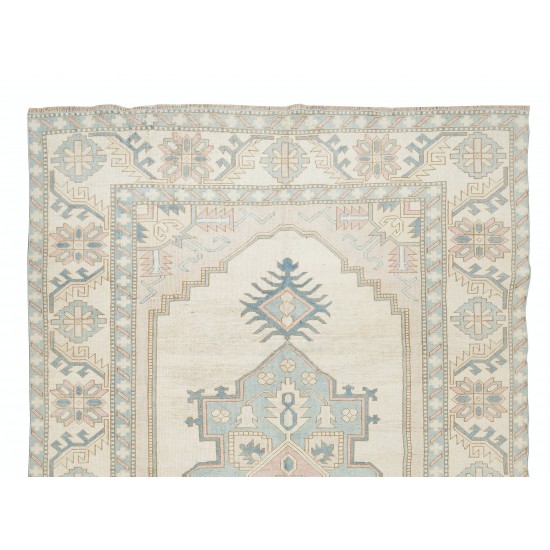 20th Century Handmade Anatolian Oushak Area Rug with Geometric Design 20th Century Handmade Anatolian Oushak Area Rug with Geometric Design
