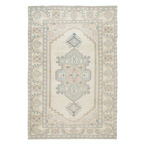 20th Century Handmade Anatolian Oushak Area Rug with Geometric Design 20th Century Handmade Anatolian Oushak Area Rug with Geometric Design