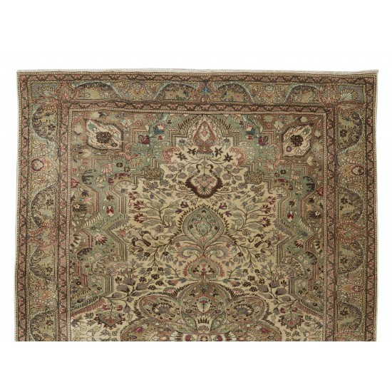 Hand Knotted Vintage Central Anatolian Rug, Medallion Design, Wool Pile Hand Knotted Vintage Central Anatolian Rug, Medallion Design, Wool Pile
