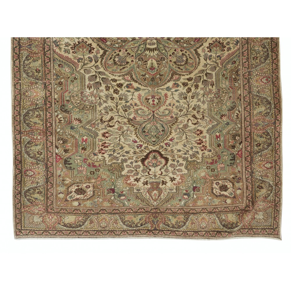 Fine Vintage Turkish Kysari - Kayseri Rug with Medallion Design. 100% Wool