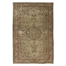 Fine Vintage Turkish Kysari - Kayseri Rug with Medallion Design. 100% Wool
