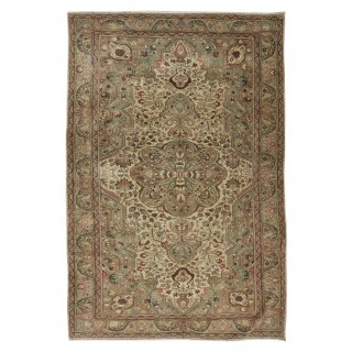Fine Vintage Turkish Kysari - Kayseri Rug with Medallion Design. 100% Wool