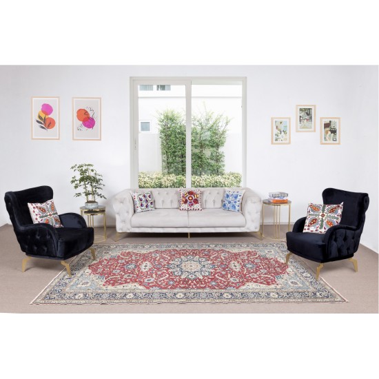 Hand-Made Turkish Rug with Medallion Design, One of a Kind Vintage Traditional Carpet Hand-Made Turkish Rug with Medallion Design, One of a Kind Vintage Traditional Carpet