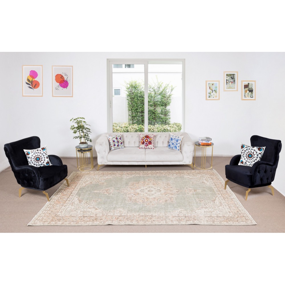 Hand-Made Turkish Area Rug with Medallion Design, Woolen Floor Covering