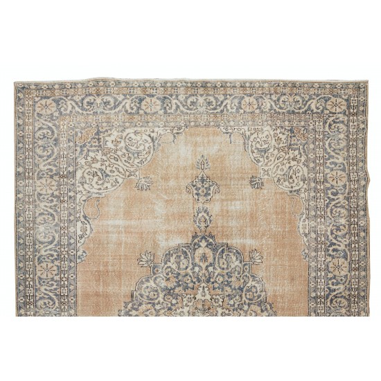 Handmade Vintage Turkish Oushak Wool Area Rug with Medallion Design Handmade Vintage Turkish Oushak Wool Area Rug with Medallion Design