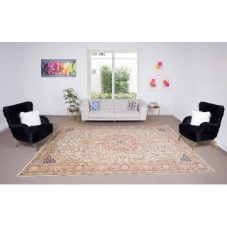 Vintage Handmade Turkish Area Rug with Medallion Design. 100% Wool