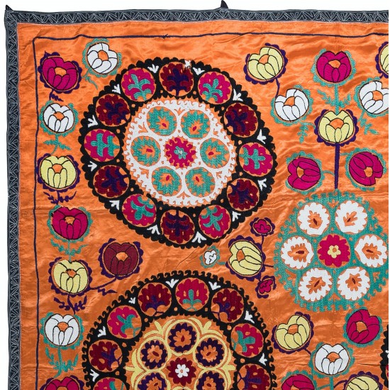 Handmade Vintage Suzani Fabric Cotton Bedspread from Uzbekistan, Decorative Wall Hanging Handmade Vintage Suzani Fabric Cotton Bedspread from Uzbekistan, Decorative Wall Hanging