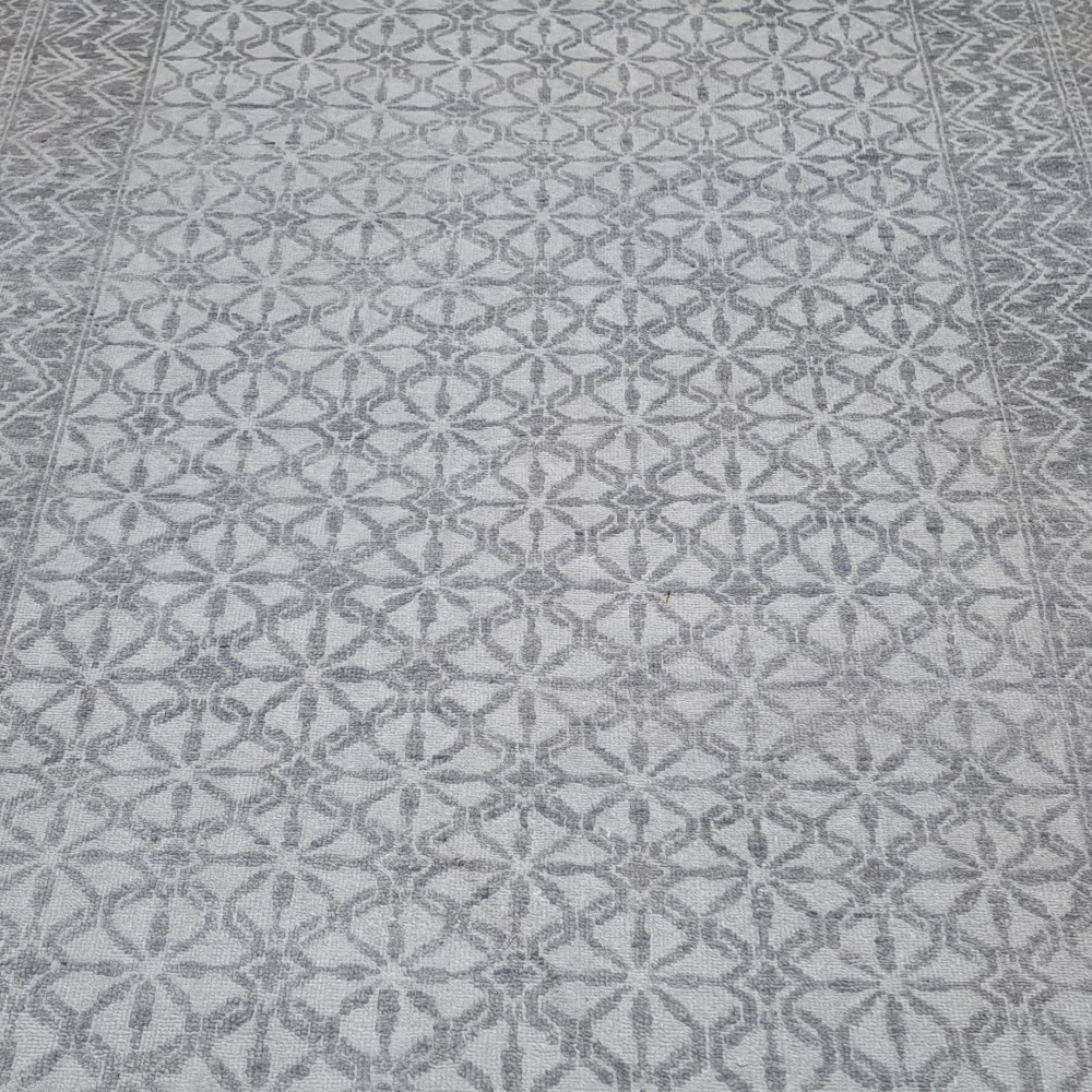 Hand-knotted Area Rug Made of 100% Silk. Contemporary Living Room Carpet Hand-knotted Area Rug Made of 100% Silk. Contemporary Living Room Carpet