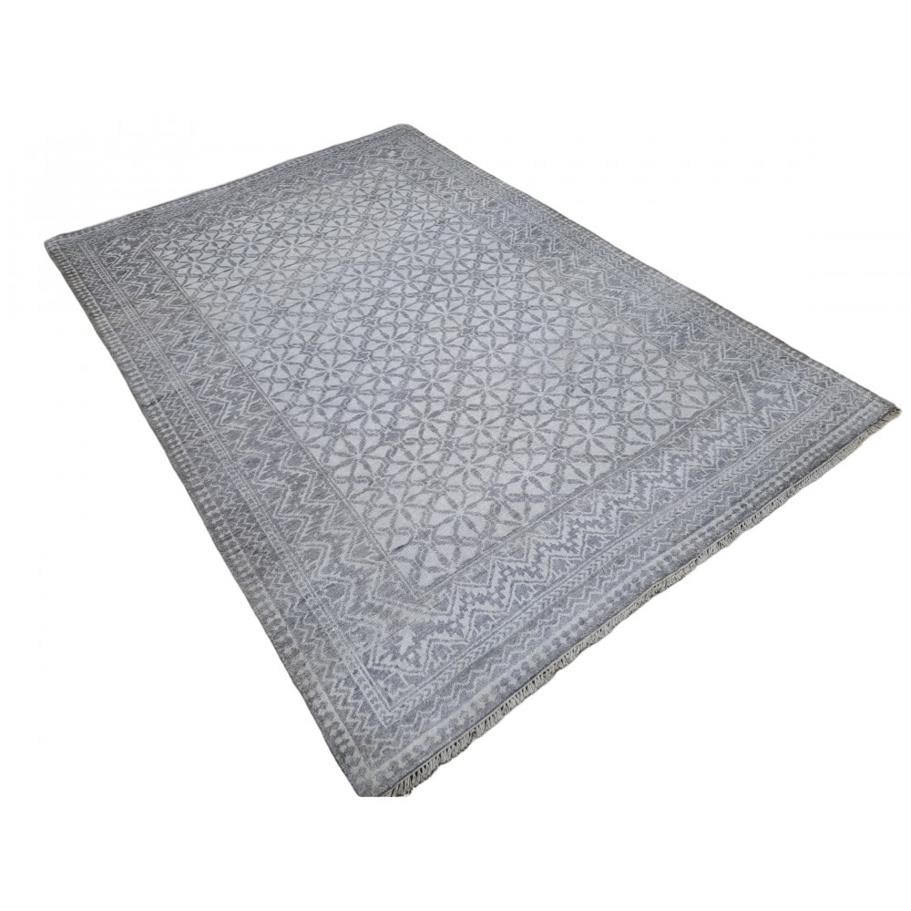Hand-knotted Area Rug Made of 100% Silk. Contemporary Living Room Carpet Hand-knotted Area Rug Made of 100% Silk. Contemporary Living Room Carpet