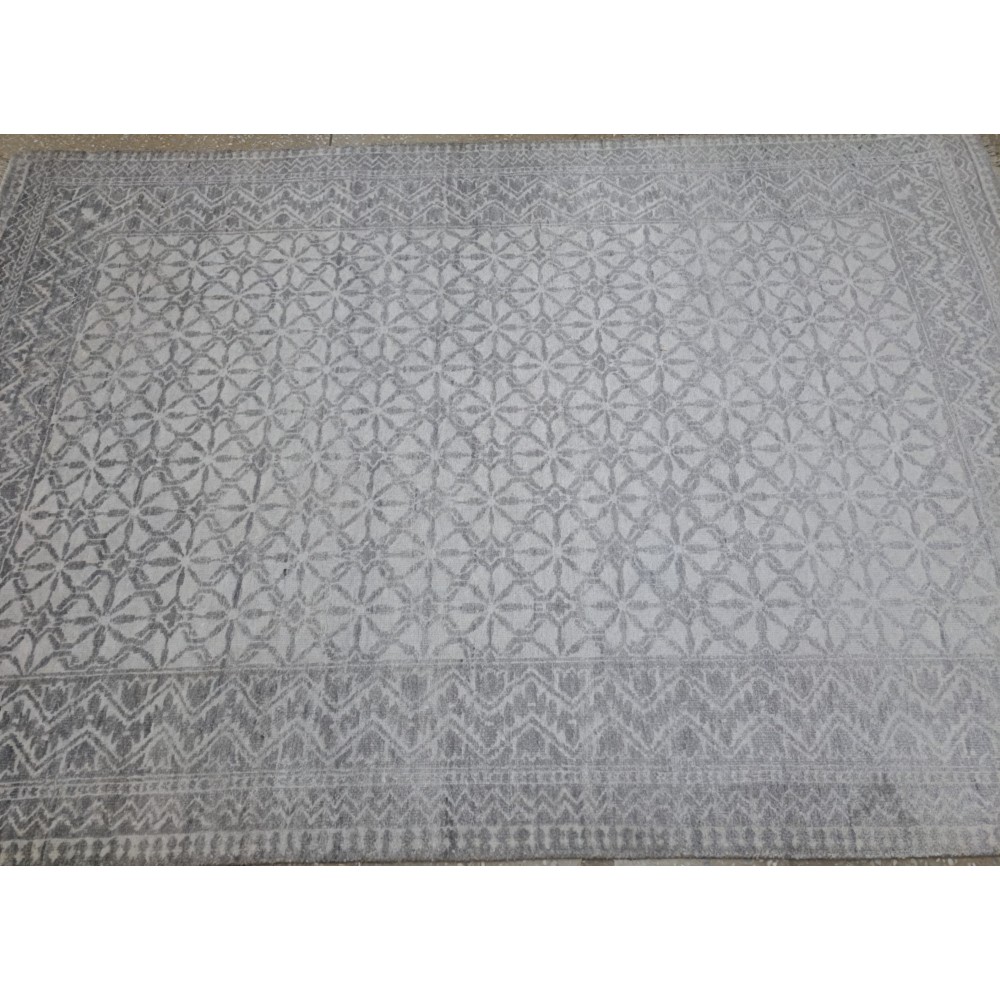 Hand-knotted Area Rug Made of 100% Silk. Contemporary Living Room Carpet Hand-knotted Area Rug Made of 100% Silk. Contemporary Living Room Carpet