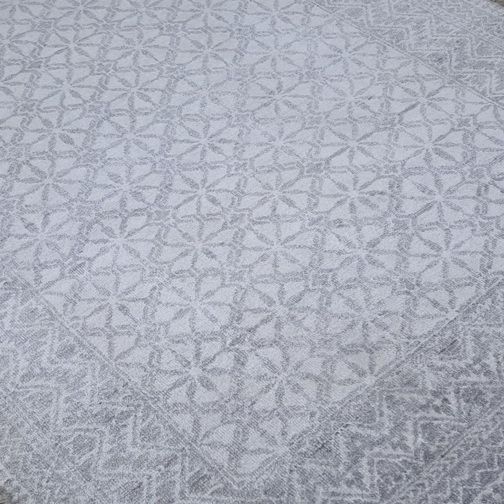 Hand-knotted Area Rug Made of 100% Silk. Contemporary Living Room Carpet Hand-knotted Area Rug Made of 100% Silk. Contemporary Living Room Carpet