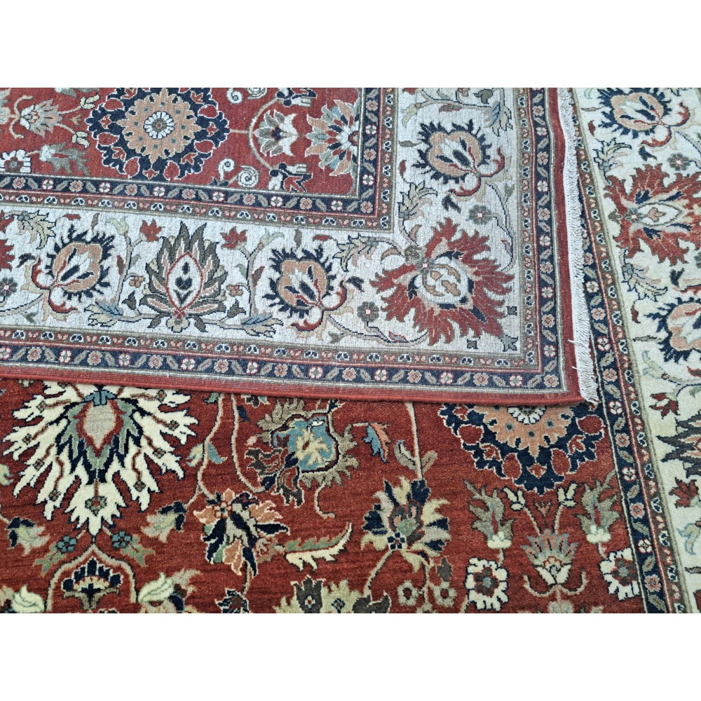 Brand-New Hand-knotted Rug with Antique Heriz Design. 100% Wool Brand-New Hand-knotted Rug with Antique Heriz Design. 100% Wool
