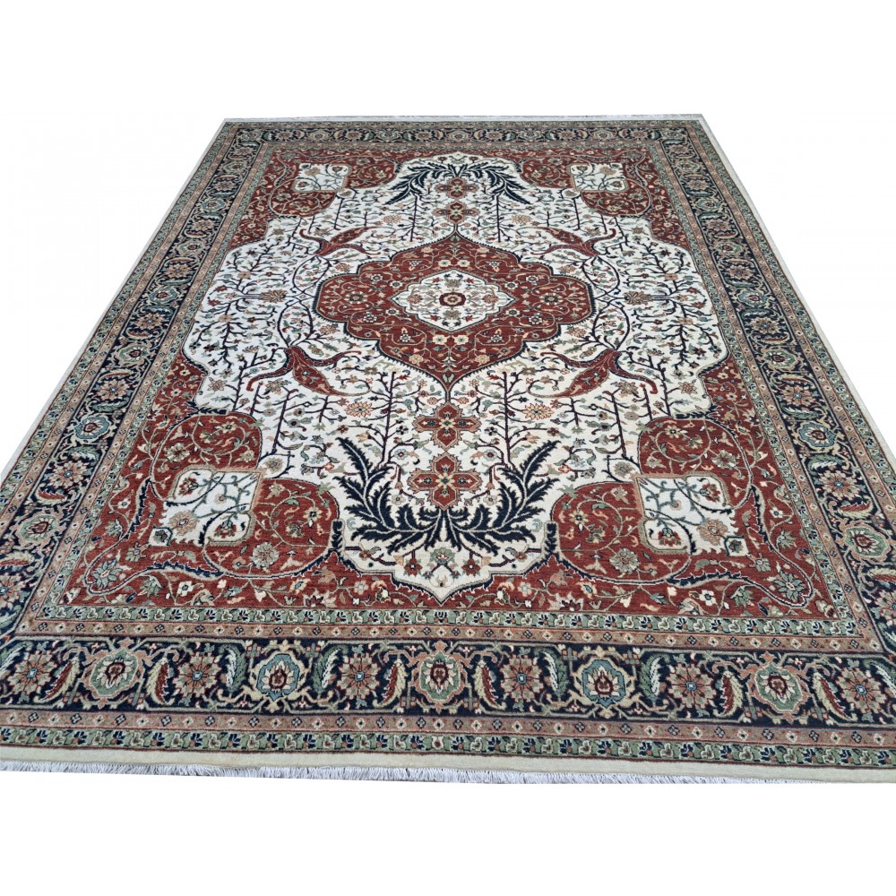 Antique Heriz Rug. 100% Wool. New Hand-knotted Carpet. 18th-Century Heriz Style. Handcrafted Oriental Decor Antique Heriz Rug. 100% Wool. New Hand-knotted Carpet. 18th-Century Heriz Style. Handcrafted Oriental Decor