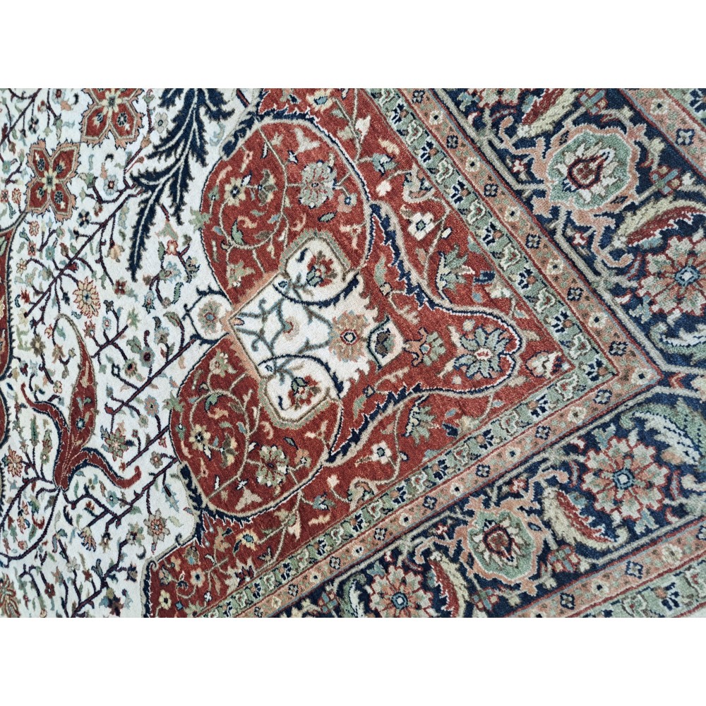 Antique Heriz Rug. 100% Wool. New Hand-knotted Carpet. 18th-Century Heriz Style. Handcrafted Oriental Decor Antique Heriz Rug. 100% Wool. New Hand-knotted Carpet. 18th-Century Heriz Style. Handcrafted Oriental Decor