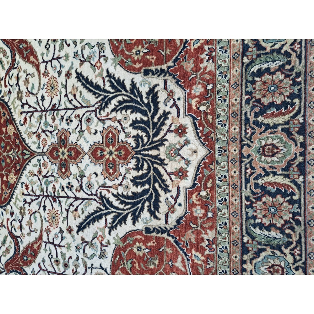 Antique Heriz Rug. 100% Wool. New Hand-knotted Carpet. 18th-Century Heriz Style. Handcrafted Oriental Decor Antique Heriz Rug. 100% Wool. New Hand-knotted Carpet. 18th-Century Heriz Style. Handcrafted Oriental Decor