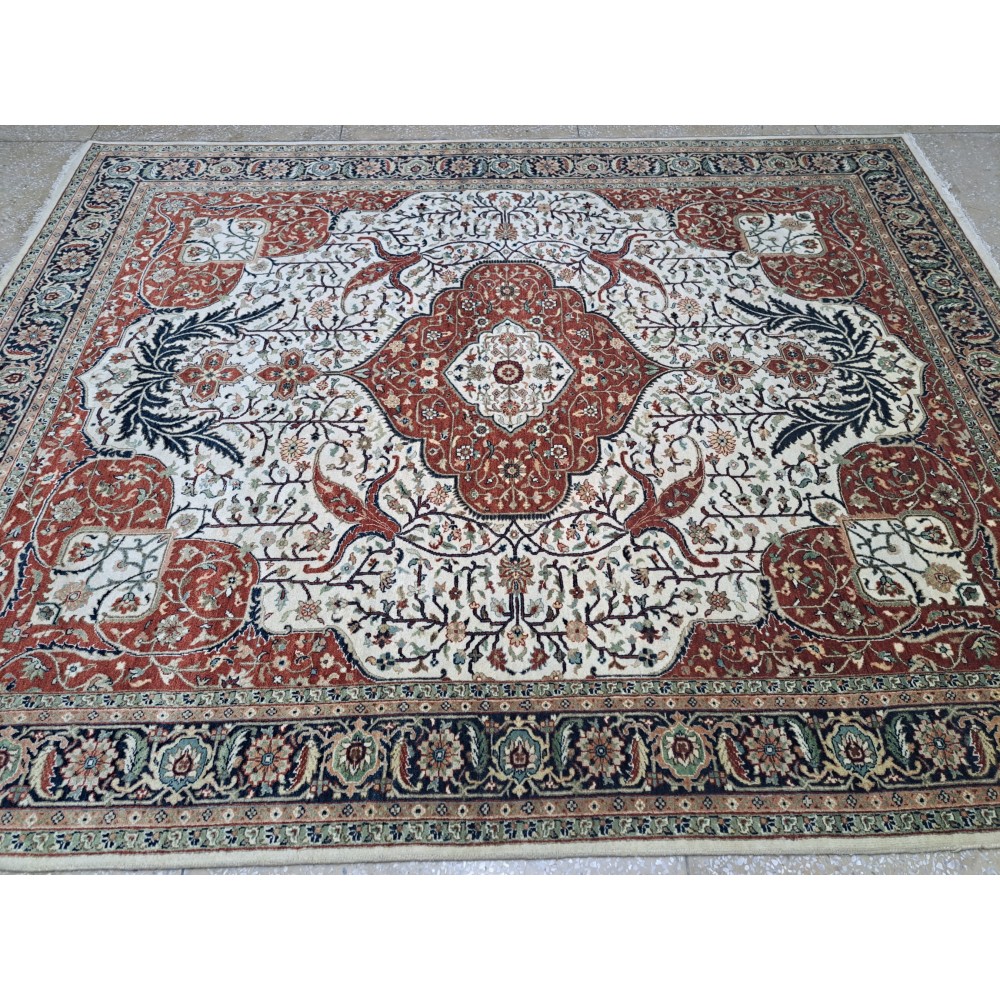 Antique Heriz Rug. 100% Wool. New Hand-knotted Carpet. 18th-Century Heriz Style. Handcrafted Oriental Decor Antique Heriz Rug. 100% Wool. New Hand-knotted Carpet. 18th-Century Heriz Style. Handcrafted Oriental Decor