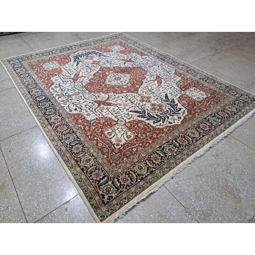 Antique Heriz Rug. 100% Wool. New Hand-knotted Carpet. 18th-Century Heriz Style. Handcrafted Oriental Decor Antique Heriz Rug. 100% Wool. New Hand-knotted Carpet. 18th-Century Heriz Style. Handcrafted Oriental Decor