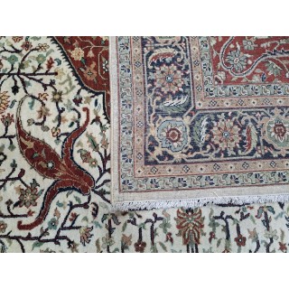 Antique Heriz Rug. 100% Wool. New Hand-knotted Carpet. 18th-Century Heriz Style. Handcrafted Oriental Decor