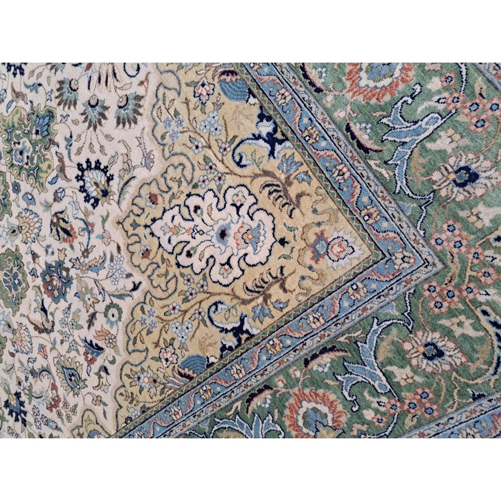 Heriz Inspired Handcrafted Rug. Antique Heriz Look. 100% Wool Brand New Handmade Carpet Heriz Inspired Handcrafted Rug. Antique Heriz Look. 100% Wool Brand New Handmade Carpet