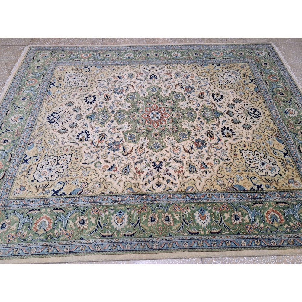 Heriz Inspired Handcrafted Rug. Antique Heriz Look. 100% Wool Brand New Handmade Carpet Heriz Inspired Handcrafted Rug. Antique Heriz Look. 100% Wool Brand New Handmade Carpet