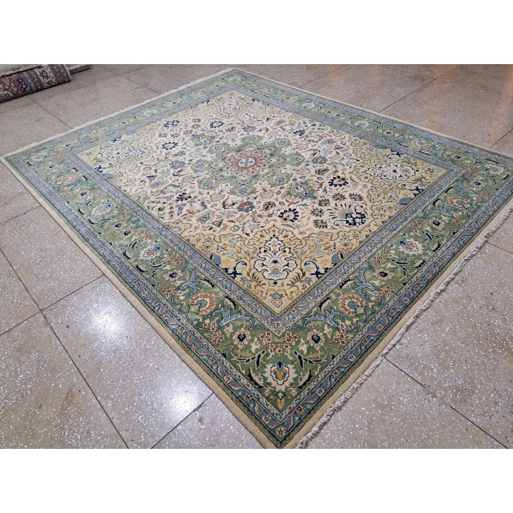 Heriz Inspired Handcrafted Rug. Antique Heriz Look. 100% Wool Brand New Handmade Carpet Heriz Inspired Handcrafted Rug. Antique Heriz Look. 100% Wool Brand New Handmade Carpet