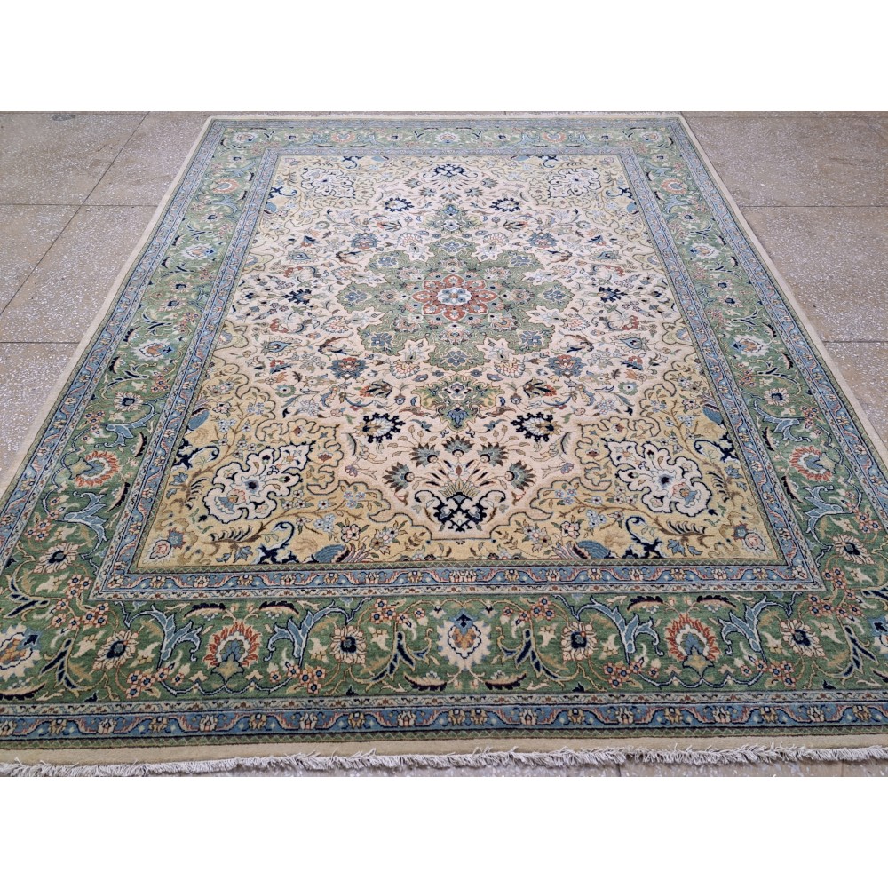 Heriz Inspired Handcrafted Rug. Antique Heriz Look. 100% Wool Brand New Handmade Carpet Heriz Inspired Handcrafted Rug. Antique Heriz Look. 100% Wool Brand New Handmade Carpet