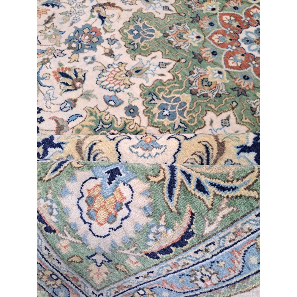 Heriz Inspired Handcrafted Rug. Antique Heriz Look. 100% Wool Brand New Handmade Carpet Heriz Inspired Handcrafted Rug. Antique Heriz Look. 100% Wool Brand New Handmade Carpet