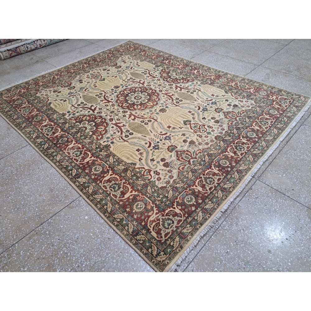 Hand-Knotted Rug. 100% Wool. Antique Heriz Inspired Design. Classic 18th-Century Heriz Design Carpet