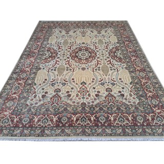 Hand-Knotted Rug. 100% Wool. Antique Heriz Inspired Design. Classic 18th-Century Heriz Design Carpet