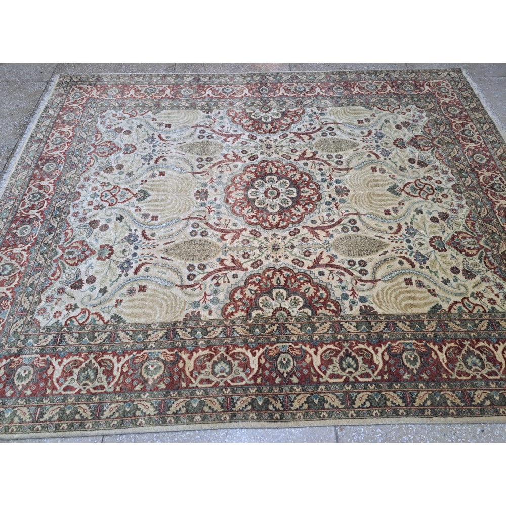 Hand-Knotted Rug. 100% Wool. Antique Heriz Inspired Design. Classic 18th-Century Heriz Design Carpet