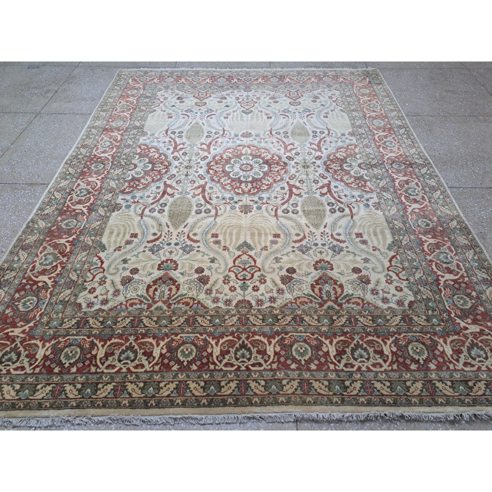 Hand-Knotted Rug. 100% Wool. Antique Heriz Inspired Design. Classic 18th-Century Heriz Design Carpet