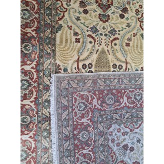 Hand-Knotted Rug. 100% Wool. Antique Heriz Inspired Design. Classic 18th-Century Heriz Design Carpet