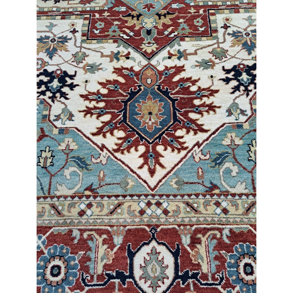 Antique Heriz Inpired Hand-knotted Rug Made of Wool. Brand New Handmade Carpet. Antique Heriz Inpired Hand-knotted Rug Made of Wool. Brand New Handmade Carpet.