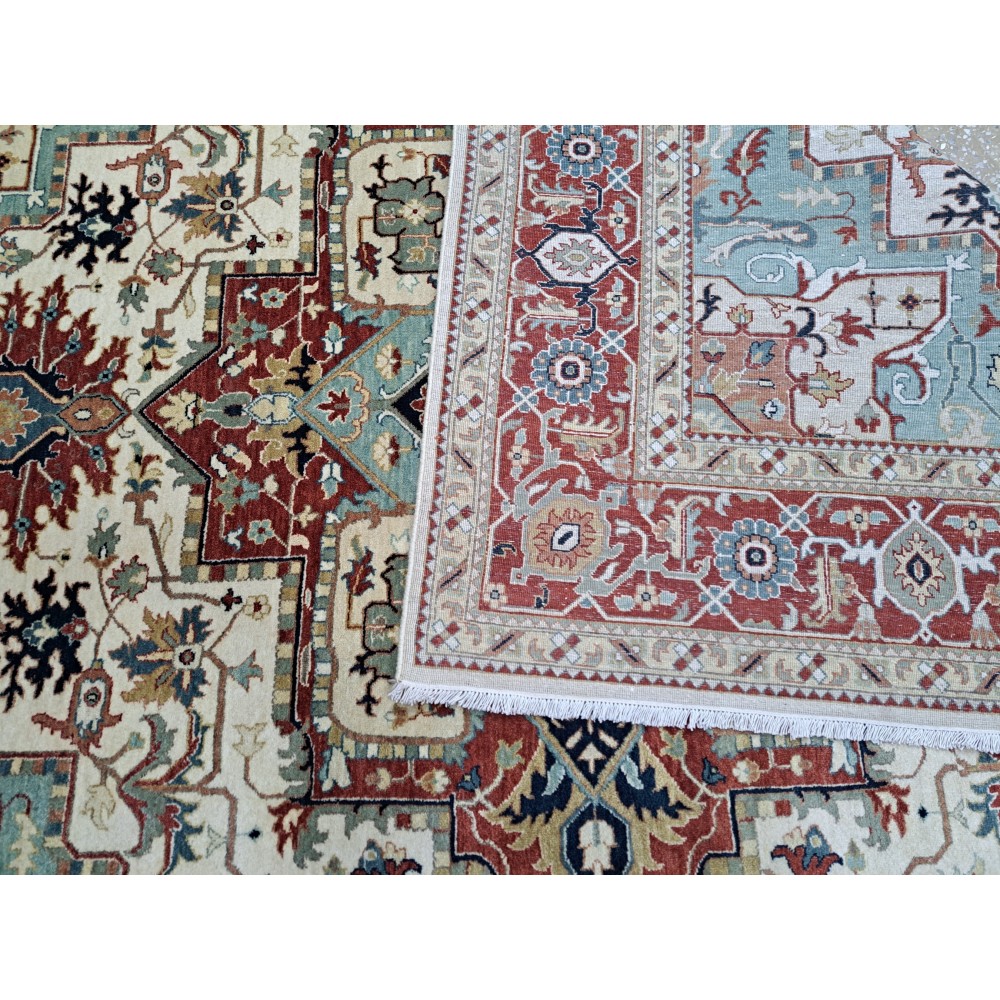 Antique Heriz Inpired Hand-knotted Rug Made of Wool. Brand New Handmade Carpet. Antique Heriz Inpired Hand-knotted Rug Made of Wool. Brand New Handmade Carpet.