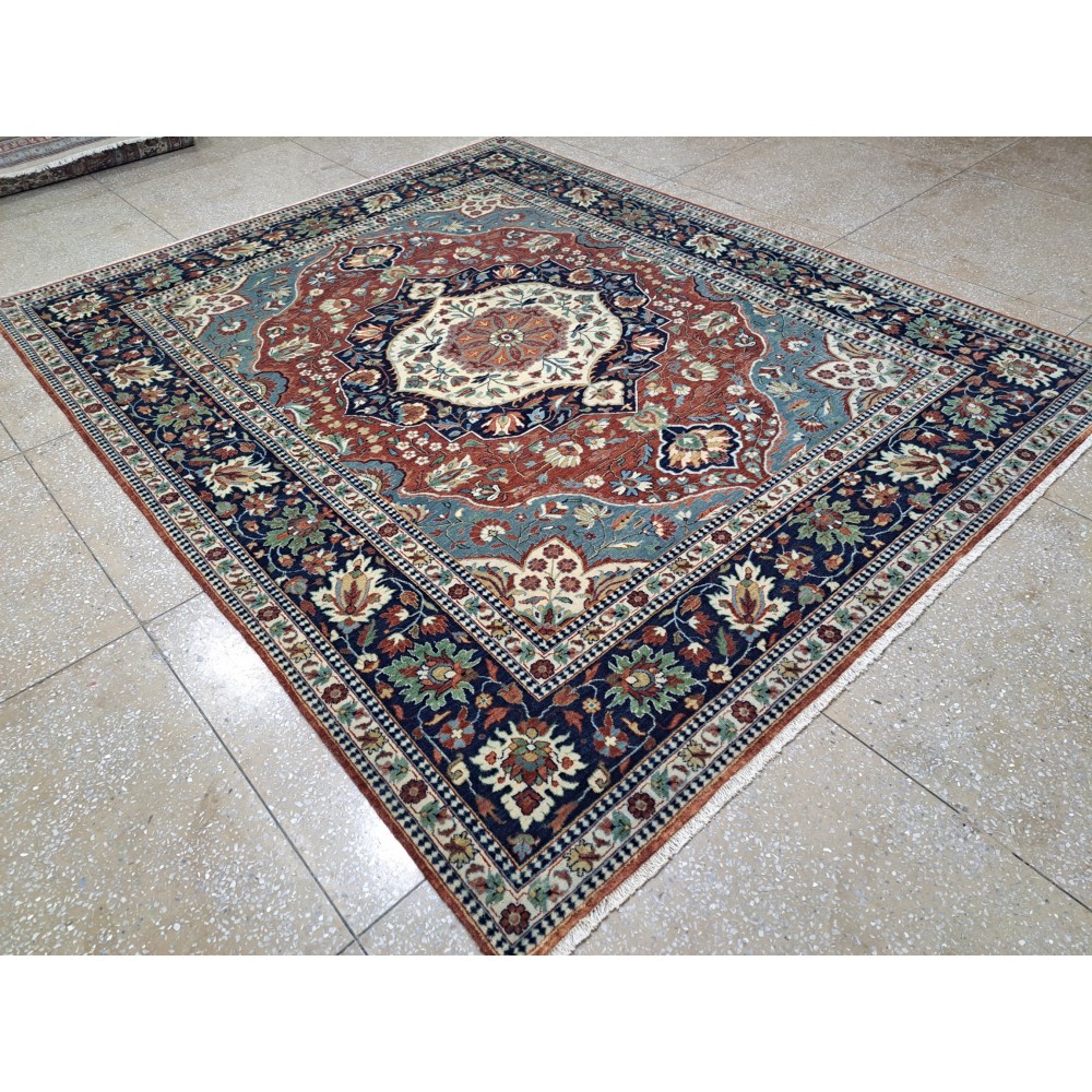 Brand-New Hand-knotted Rug with Antique Heriz Design. 100% Wool Brand-New Hand-knotted Rug with Antique Heriz Design. 100% Wool