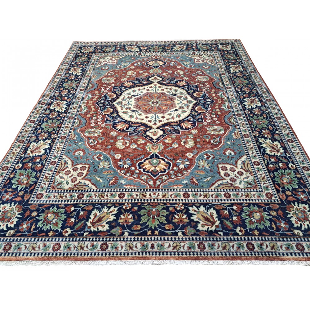 Brand-New Hand-knotted Rug with Antique Heriz Design. 100% Wool Brand-New Hand-knotted Rug with Antique Heriz Design. 100% Wool