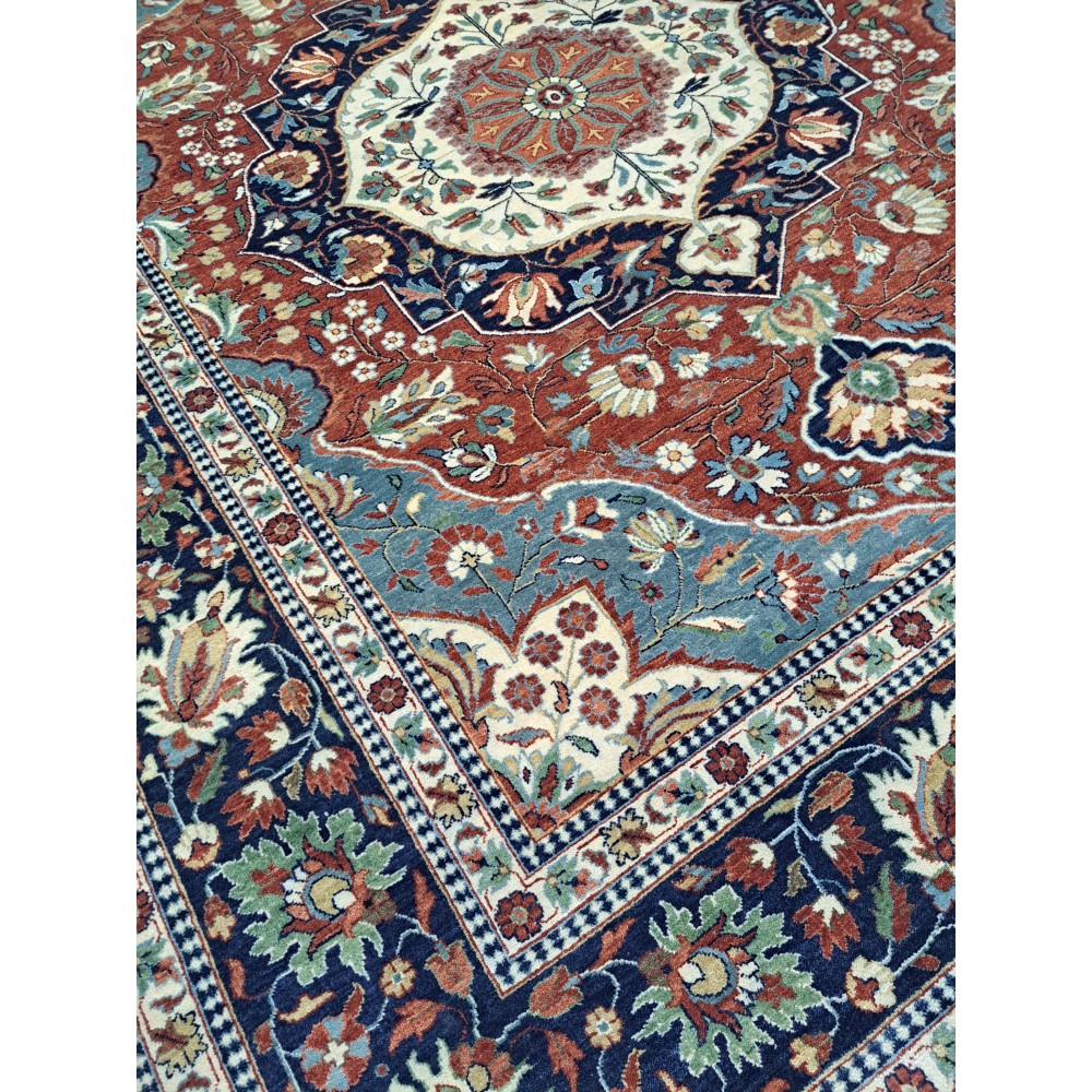 Brand-New Hand-knotted Rug with Antique Heriz Design. 100% Wool Brand-New Hand-knotted Rug with Antique Heriz Design. 100% Wool