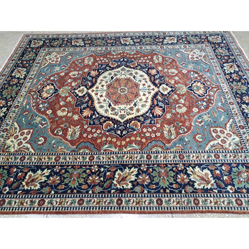Brand-New Hand-knotted Rug with Antique Heriz Design. 100% Wool Brand-New Hand-knotted Rug with Antique Heriz Design. 100% Wool