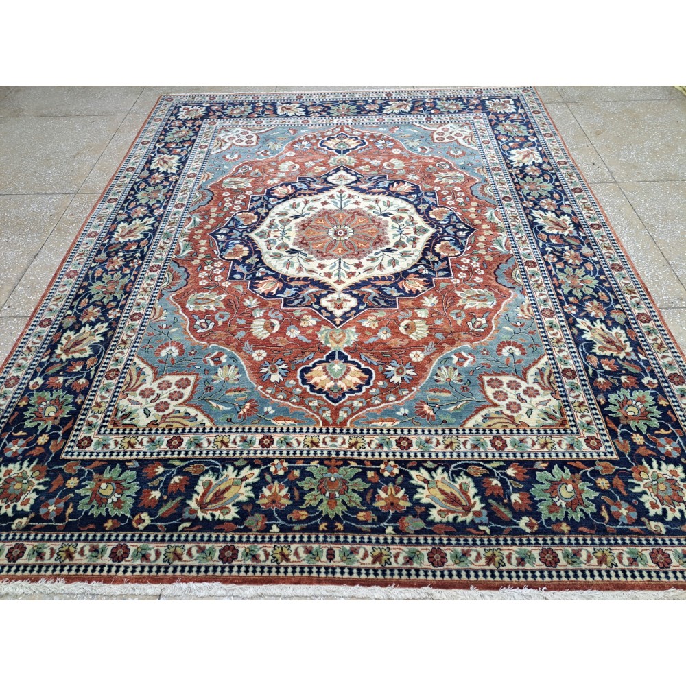 Brand-New Hand-knotted Rug with Antique Heriz Design. 100% Wool Brand-New Hand-knotted Rug with Antique Heriz Design. 100% Wool